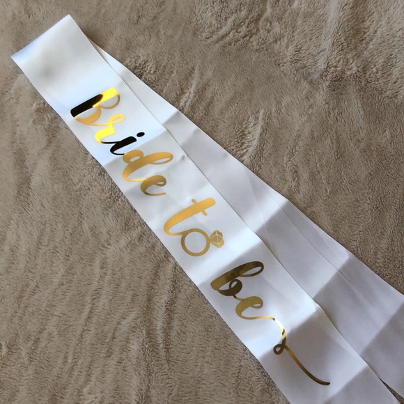 Bride To Be Sash - Picture 1 of 2